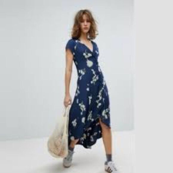 Free People Dresses & Skirts - FREE PEOPLE Lost In Love Floral Midi Dress MED